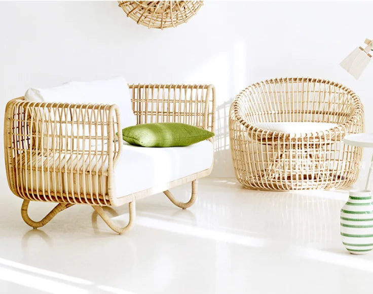 Canapé d'extérieur en résine tressée avec petite table basse